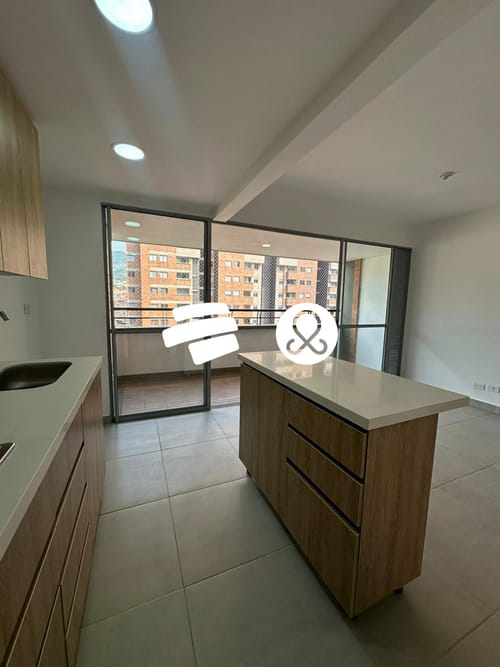 Apartamento en venta en Centro, Itagüí · foto 3 de 9