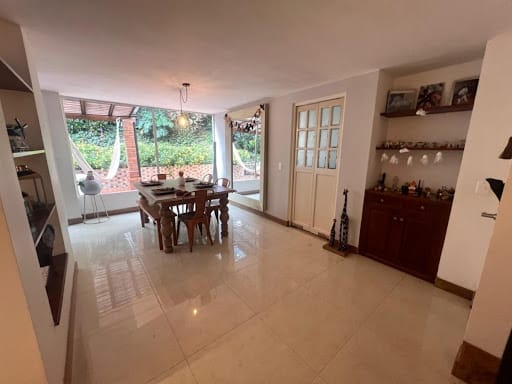 Casa de 4 alcobas en venta en El Tesoro, Medellín, 289 m² · foto 2 de 24