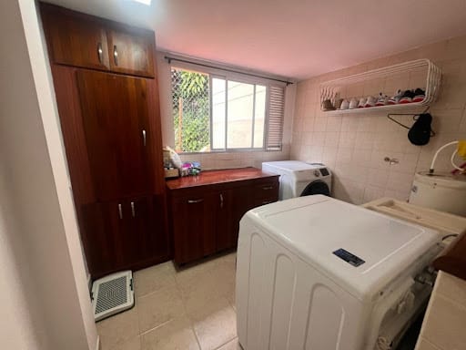 Casa de 4 alcobas en venta en El Tesoro, Medellín, 289 m² · foto 9 de 24