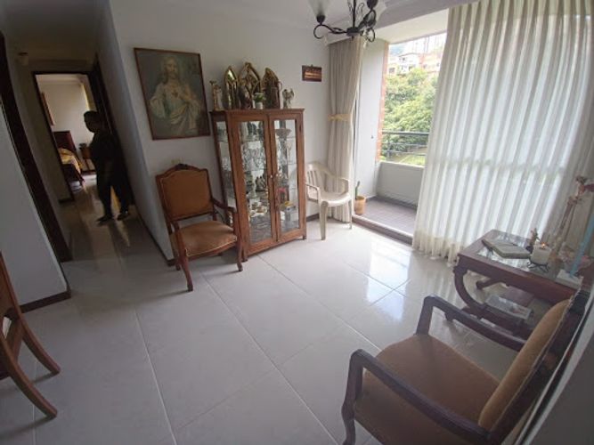Apartamento de 3 alcobas en venta en Belén Rincón, Medellín, 68 m² · foto 2 de 24