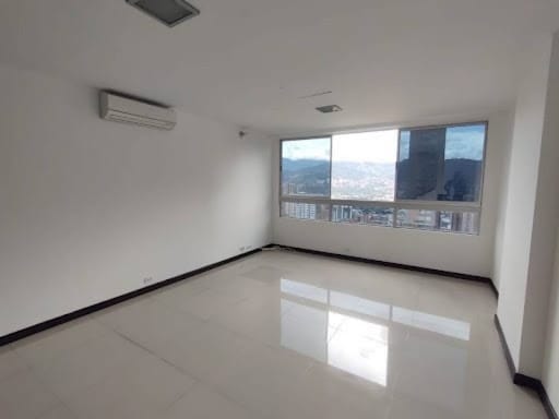 Oficina en venta en Las Palmas, Medellín, 60 m² · foto 2 de 9