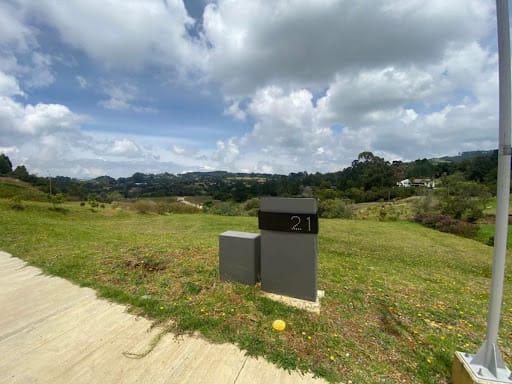Lote en venta en Las Palmas, Envigado, 1330 m² · foto 2 de 2