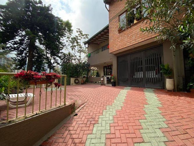 Casa de 4 alcobas en venta en El Salado, Envigado, 244 m² · foto 8 de 24
