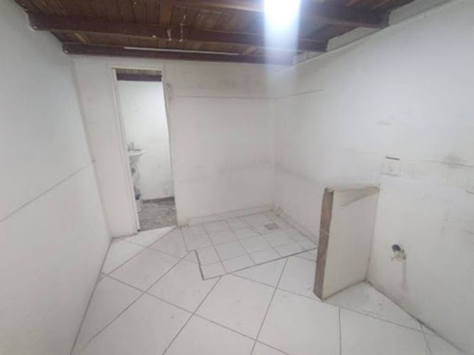 Local en arriendo en San Benito, Medellín, 84 m² · foto 3 de 5