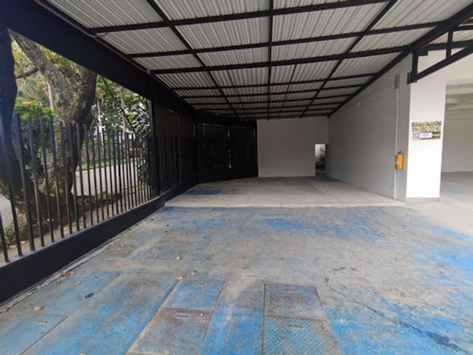Local en arriendo en La Aguacatala, Medellín, 82 m² · foto 2 de 4