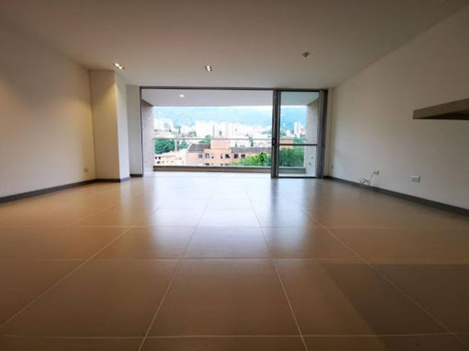 Apartamento de 4 alcobas en venta en Santa Maria No. 3, Envigado, 156 m² · foto 2 de 24