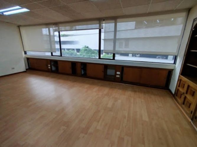Oficina en arriendo en Manila, Medellín, 60 m² · foto 2 de 9