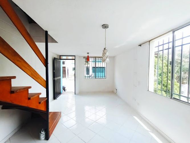 Casa de 3 alcobas en venta en Pajarito, Medellín, 86 m² · foto 2 de 24