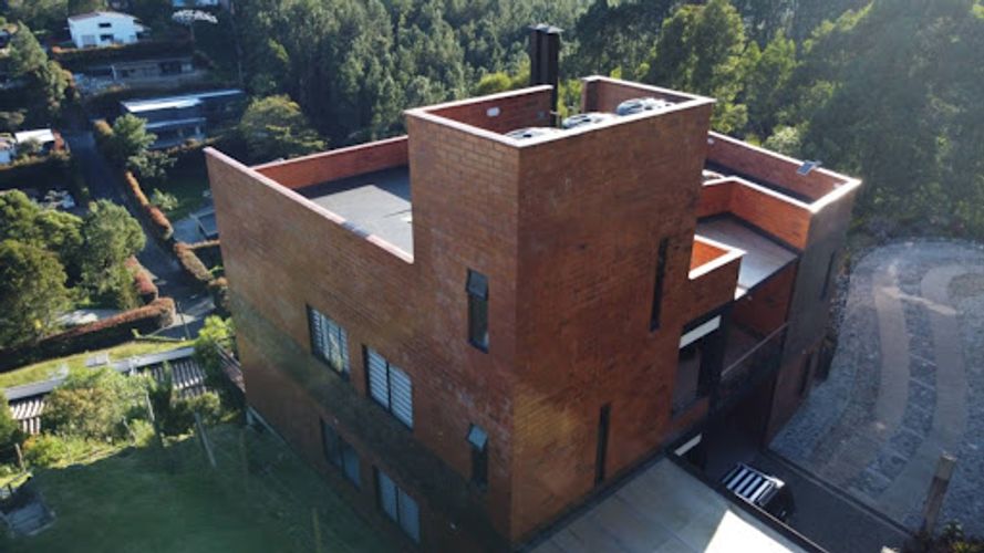Casa de 7 alcobas en venta en Loma Del Escobero, Envigado, 472 m² · foto 2 de 24