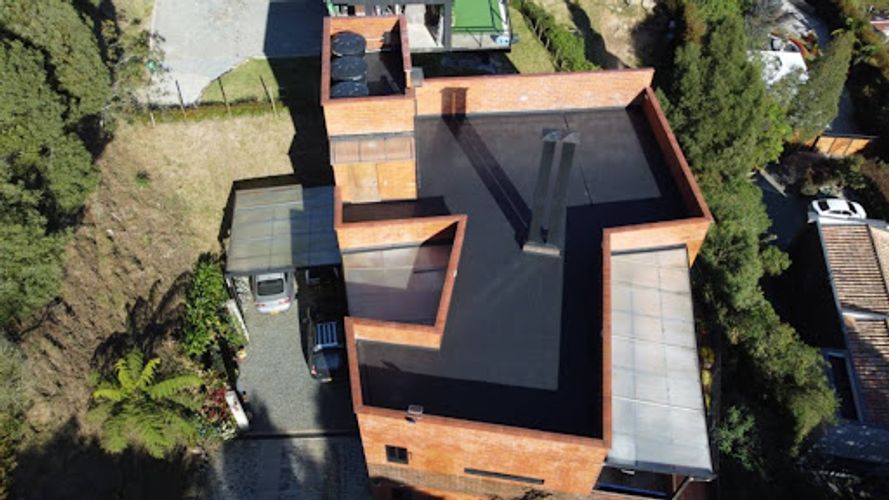 Casa de 7 alcobas en venta en Loma Del Escobero, Envigado, 472 m² · foto 3 de 24