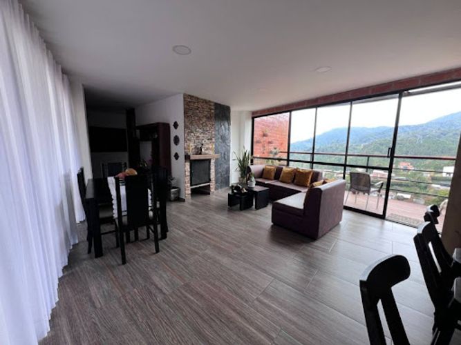 Casa de 7 alcobas en venta en Loma Del Escobero, Envigado, 472 m² · foto 11 de 24