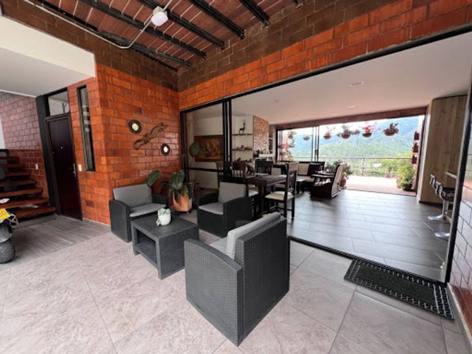 Casa de 7 alcobas en venta en Loma Del Escobero, Envigado, 472 m² · foto 23 de 24