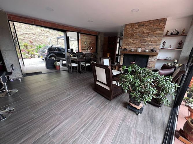 Casa de 7 alcobas en venta en Loma Del Escobero, Envigado, 472 m² · foto 24 de 24