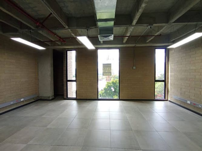 Oficina en arriendo en La Aguacatala, Medellín, 70 m² · foto 2 de 6