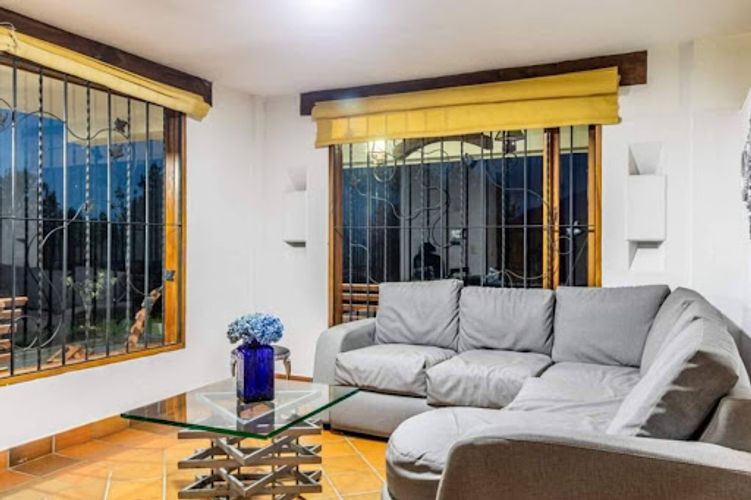 Casa de 5 alcobas en arriendo en La Catedral, Sabaneta, 550 m² · foto 3 de 22