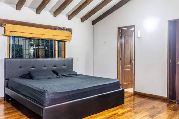 Casa de 5 alcobas en arriendo en La Catedral, Sabaneta, 550 m² · foto 7 de 22