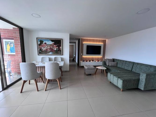 Apartamento de 3 alcobas en venta en Las Lomitas, Sabaneta, 85 m² · foto 2 de 24