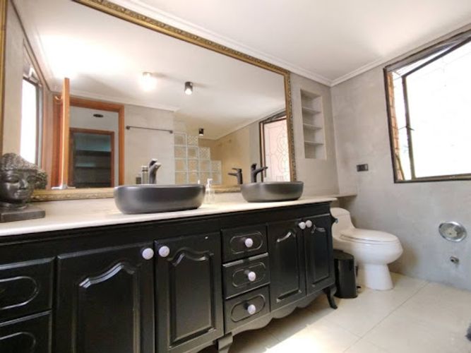 Apartamento de 4 alcobas en arriendo en Loma Del Campestre, Medellín, 365 m² · foto 13 de 24