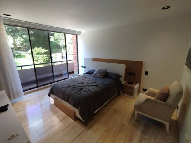 Apartamento de 4 alcobas en arriendo en Loma Del Campestre, Medellín, 365 m² · foto 15 de 24