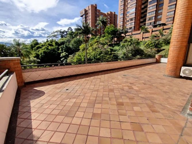 Apartamento de 4 alcobas en arriendo en Loma Del Campestre, Medellín, 365 m² · foto 24 de 24