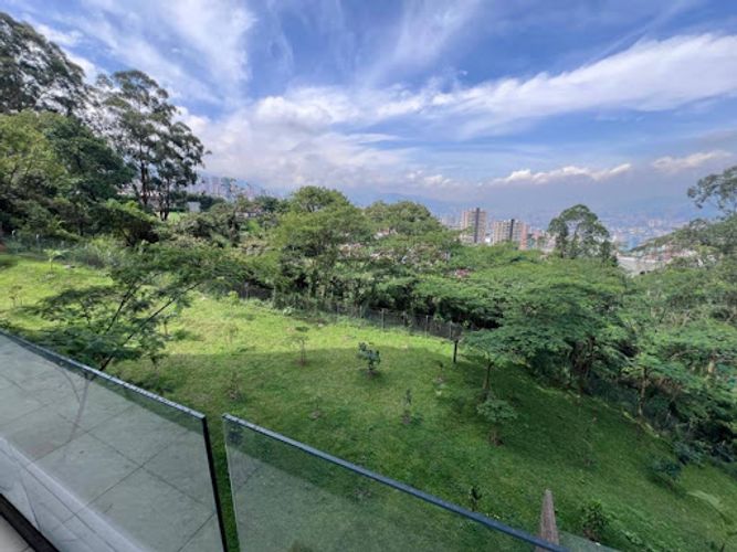 Apartaestudio en venta en Altos Del Poblado, Medellín, 63 m² · foto 2 de 20