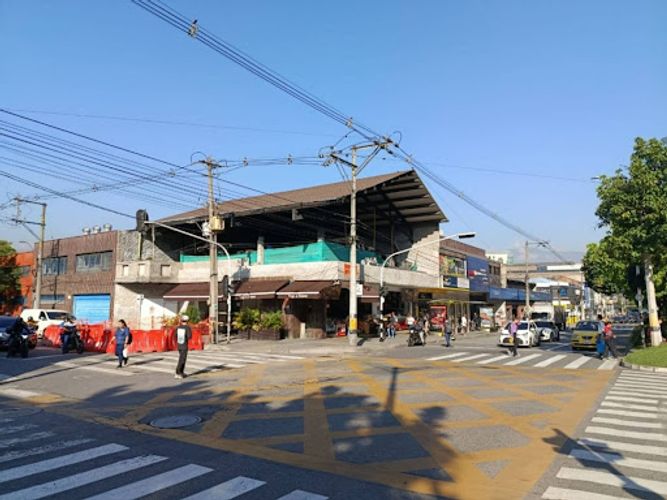 Local en arriendo en Laureles, Medellín, 250 m² · foto 2 de 6