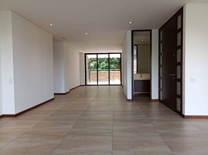 Apartamento de 4 alcobas en arriendo en Loma Del Campestre, Medellín, 282 m² · foto 2 de 24