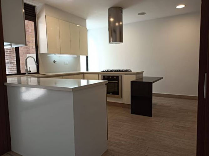 Apartamento de 4 alcobas en arriendo en Loma Del Campestre, Medellín, 282 m² · foto 3 de 24