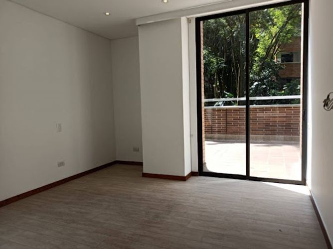 Apartamento de 4 alcobas en arriendo en Loma Del Campestre, Medellín, 282 m² · foto 9 de 24