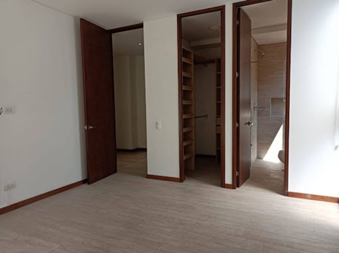 Apartamento de 4 alcobas en arriendo en Loma Del Campestre, Medellín, 282 m² · foto 11 de 24