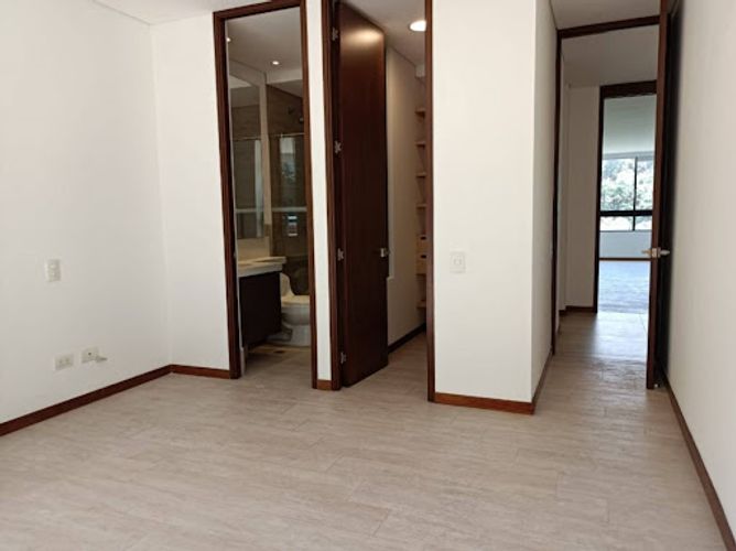 Apartamento de 4 alcobas en arriendo en Loma Del Campestre, Medellín, 282 m² · foto 16 de 24