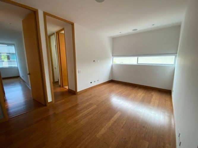 Casa de 3 alcobas en arriendo en Loma Benedictinos, Medellín, 337 m² · foto 11 de 24