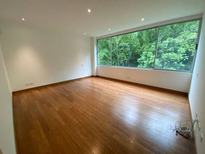 Casa de 3 alcobas en arriendo en Loma Benedictinos, Medellín, 337 m² · foto 12 de 24