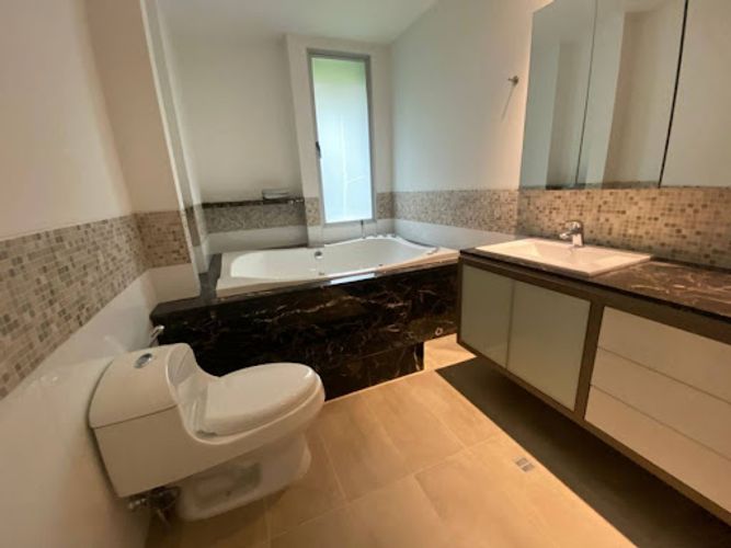 Casa de 3 alcobas en arriendo en Loma Benedictinos, Medellín, 337 m² · foto 13 de 24