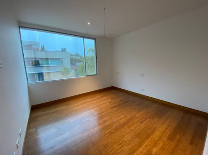 Casa de 3 alcobas en arriendo en Loma Benedictinos, Medellín, 337 m² · foto 17 de 24