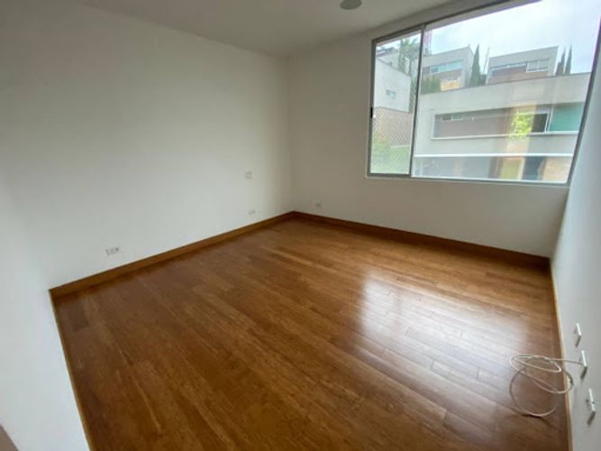 Casa de 3 alcobas en arriendo en Loma Benedictinos, Medellín, 337 m² · foto 18 de 24