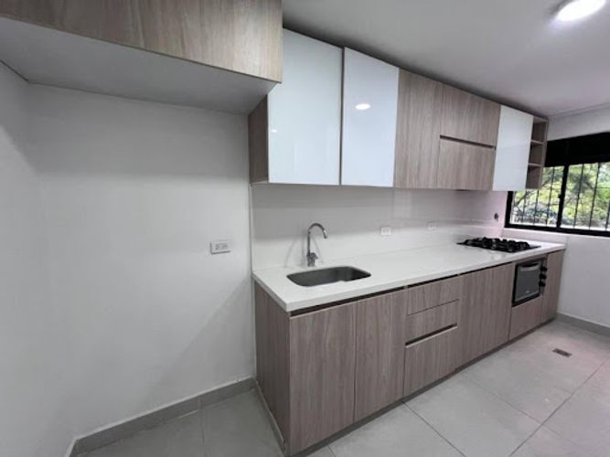 Apartamento de 3 alcobas en venta en La Linde, Medellín, 96 m² · foto 2 de 18
