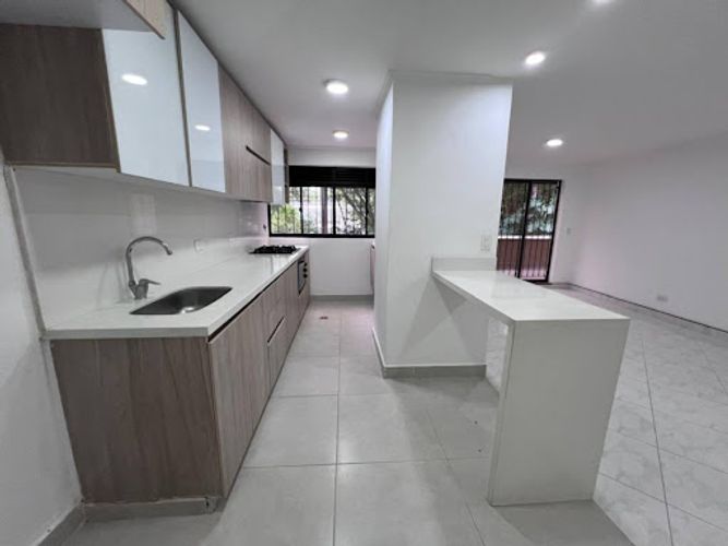 Apartamento de 3 alcobas en venta en La Linde, Medellín, 96 m² · foto 3 de 18