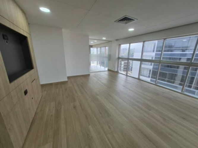 Oficina en arriendo en Loma Del Campestre, Medellín, 246 m² · foto 3 de 7