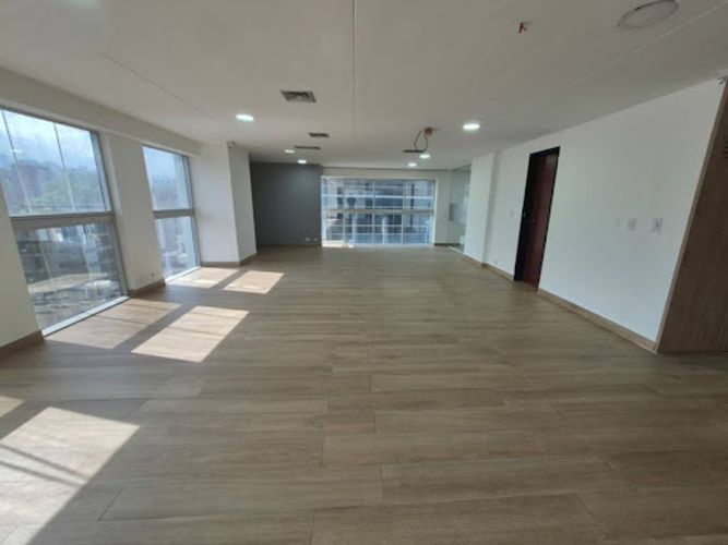 Oficina en arriendo en Loma Del Campestre, Medellín, 246 m² · foto 4 de 7