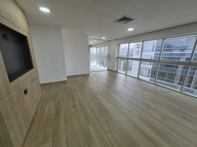 Oficina en arriendo en Loma Del Campestre, Medellín, 246 m² · foto 6 de 7