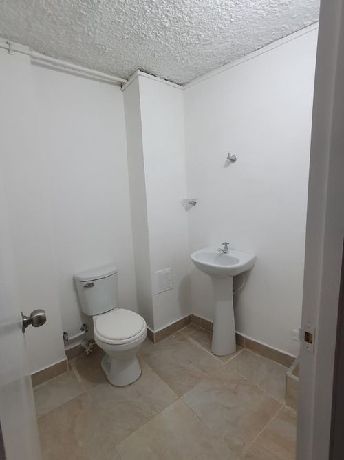 Local en arriendo en Rodeo Alto, Medellín, 217 m² · foto 8 de 12
