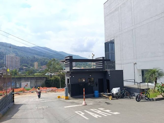 Bodega en arriendo en La Inmaculada, La Estrella, 2533 m² · foto 2 de 24