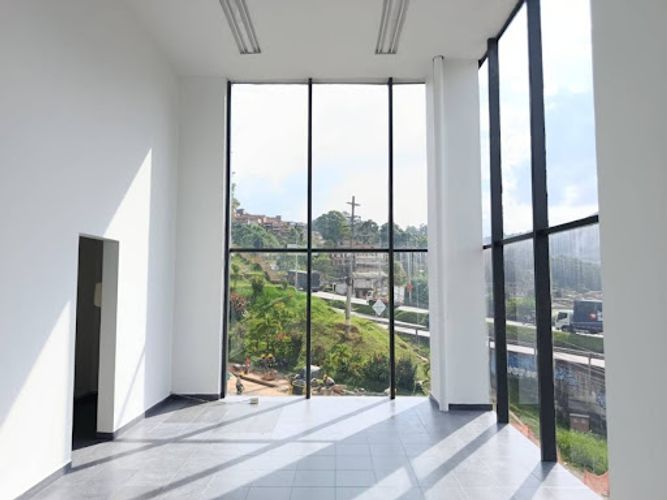 Bodega en arriendo en La Inmaculada, La Estrella, 2533 m² · foto 14 de 24
