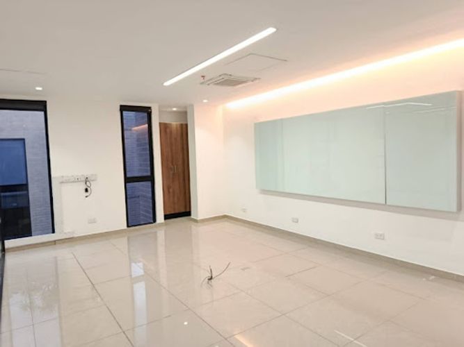 Oficina en arriendo en El Rodeo, Medellín, 150 m² · foto 5 de 19