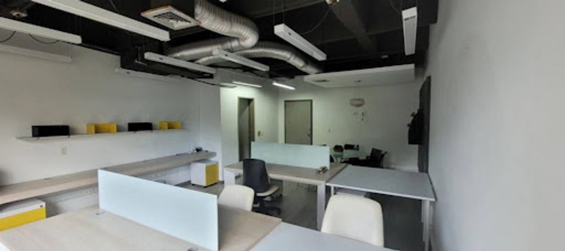 Oficina en arriendo en Milla De Oro, Medellín, 38 m² · foto 3 de 4