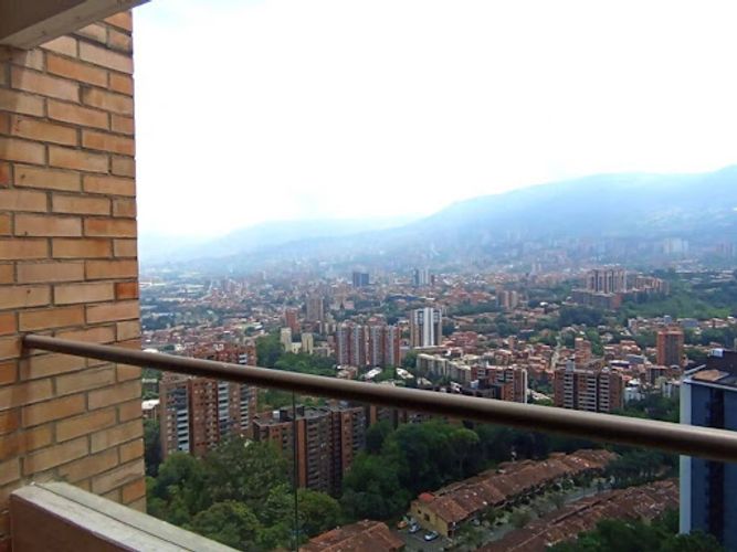 Apartamento de 2 alcobas en venta en Loma Del Barro, Sabaneta, 69 m² · foto 2 de 17