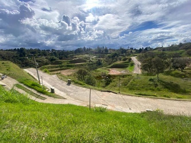 Lote en venta en La Mosquita, Rionegro, 2404 m² · foto 2 de 12