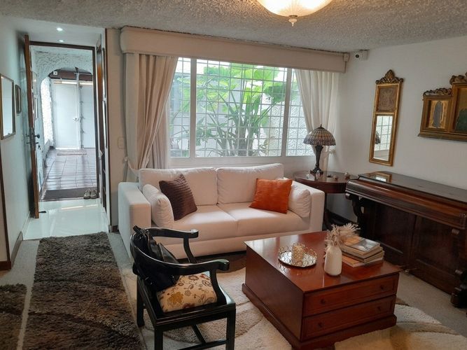 Casa de 4 alcobas en venta en Lisboa, Bogotá, 233 m² · foto 3 de 21