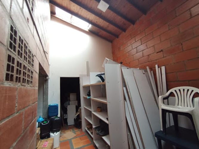 Local en arriendo en La Esmeralda, Envigado, 240 m² · foto 6 de 10